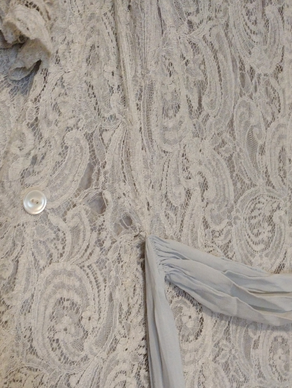 1930s Lace Dressing Gown - Picture 6 of 13